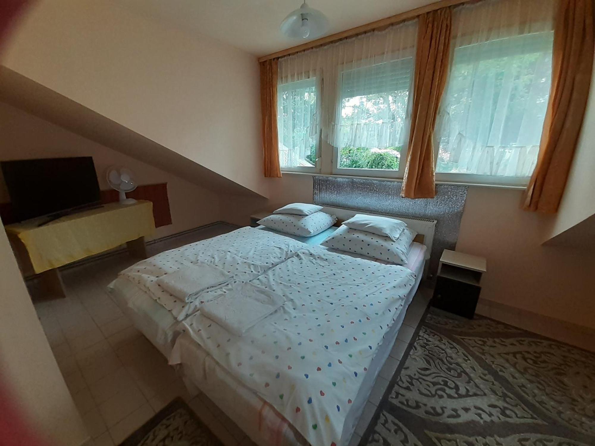 Prima Piheno Hotel มิชโคลซ์ ภายนอก รูปภาพ
